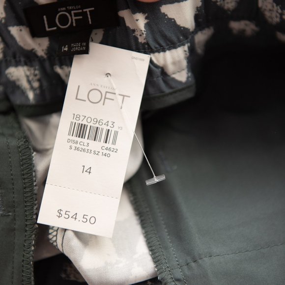 Loft Shorts Triangle Graphic Print Summer 4" Inseam Grey White Size 14 New - Picture 4 of 7